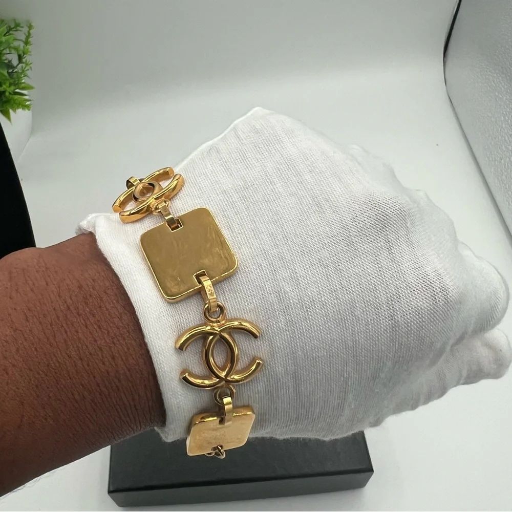 Chanel CC 24k GP bracelet in box - Picture 5 of 9